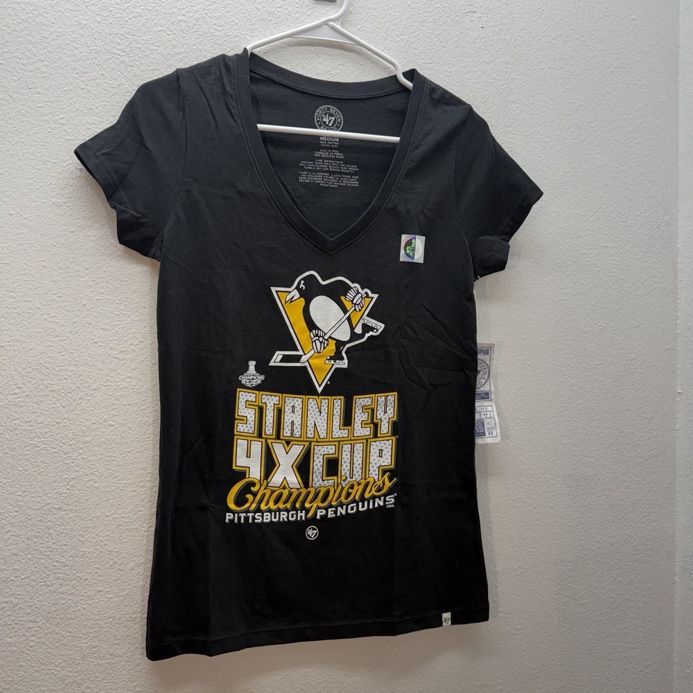 Pittsburgh Penguins V-Neck T-Shirt Womens M Hockey NWT NHL Basic Tee Fan Gift‎